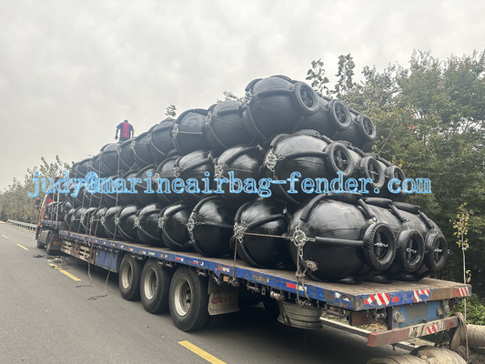 المرفأ المضغوطات المطاطية المضغوطة القوة العالية على الشد Dia 0.3m-4.5m 10 سنوات حياة التصميم